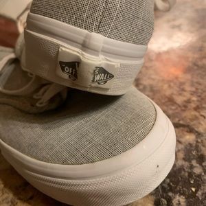 Very nice sz. 9.5 ladies Vans tennis shoes. Good condition.